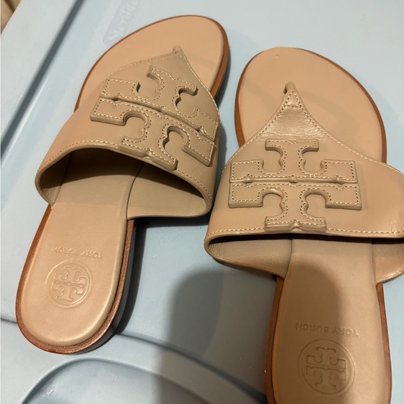 Tory Burch Tan Leather Sandals with Double T Logo - Picture 3 of 4